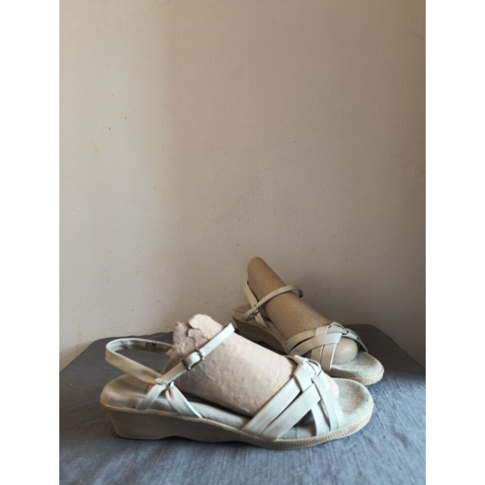 Famolare Italian Size 8.5 M White Strappy Women’s Sandals